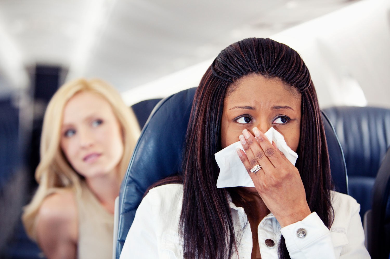 Почему люди плачут в самолетах?