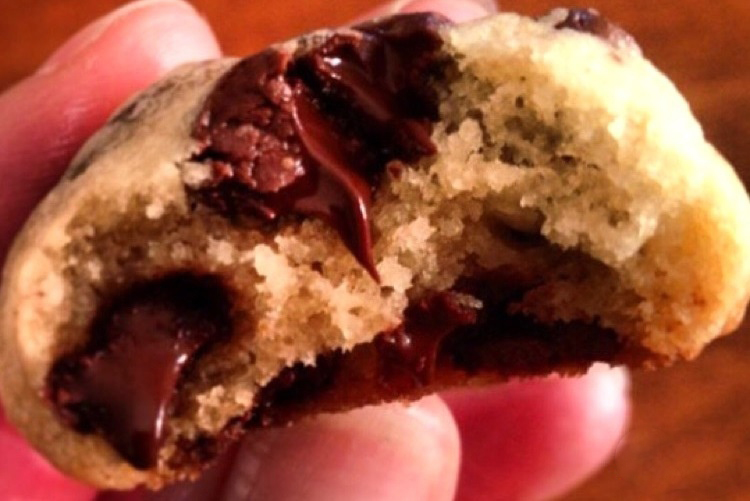 Быстрое песочное печенье с шоколадом