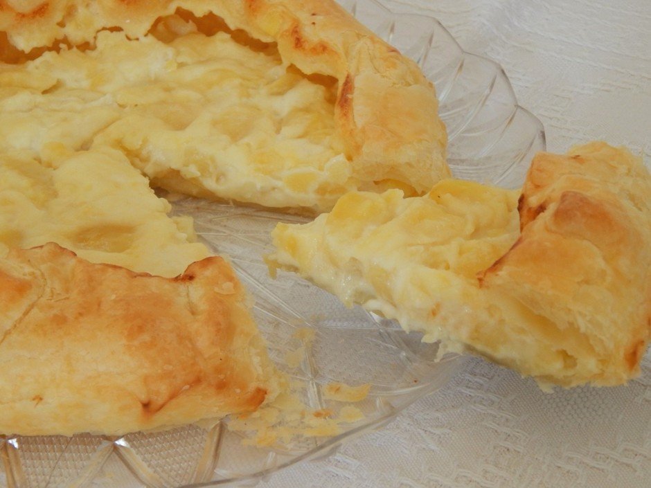 Пирог с мягким сыром и картофелем