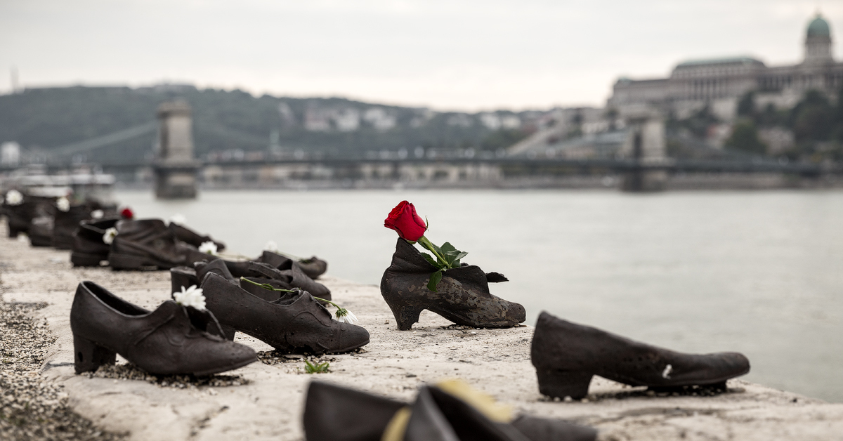 О чем молчат туфли — печальная достопримечательность на берегу Дуная
