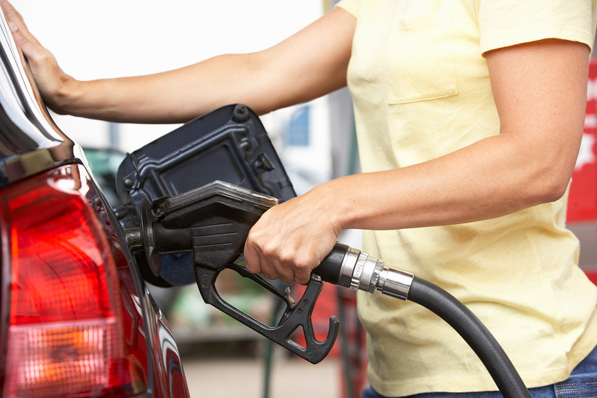 Можно ли заливать полный бак бензина — заблуждения "экспертов"