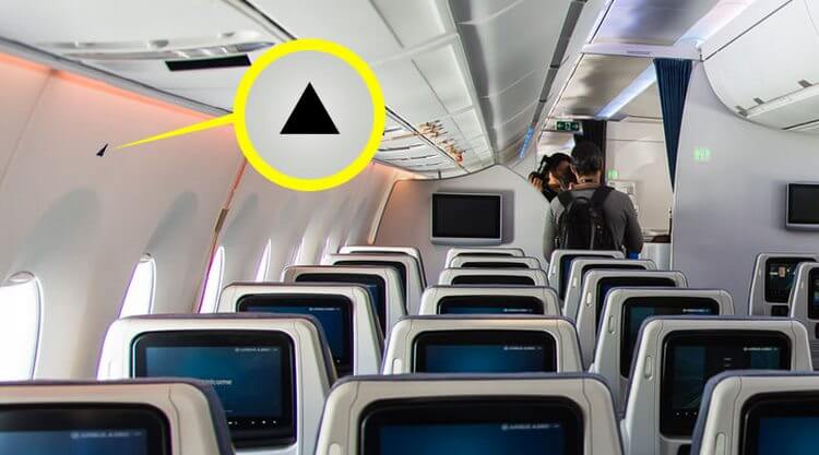 Зачем в салоне самолета маленькие треугольные наклейки