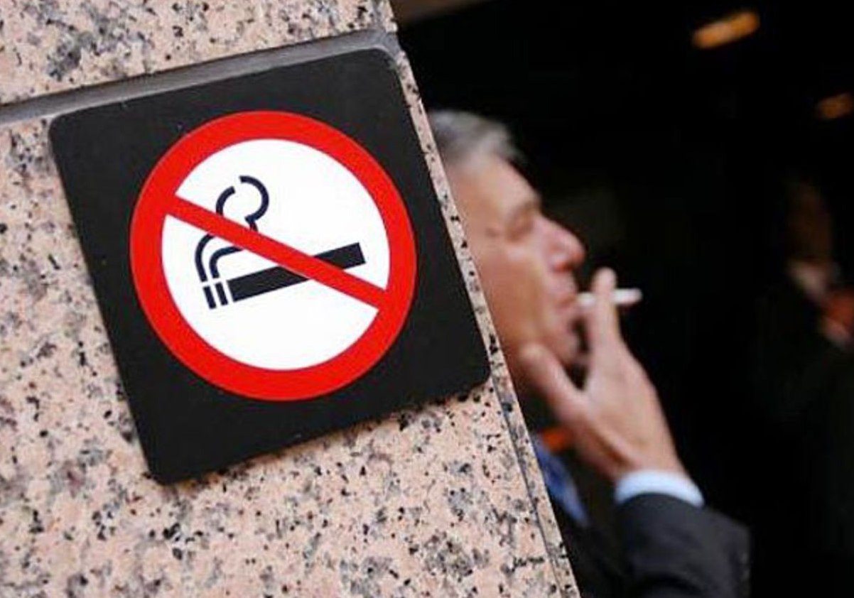В каких странах за курение наказывают жестче всего даже туристов