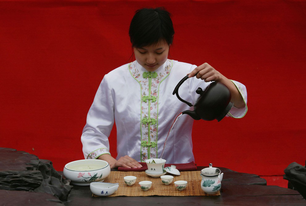 Русско китайский чай. Чайные традиции Китая. Традиционная чайная церемония в Китае. Китайская церемония чаепития. Традиции чаепития в Китае.