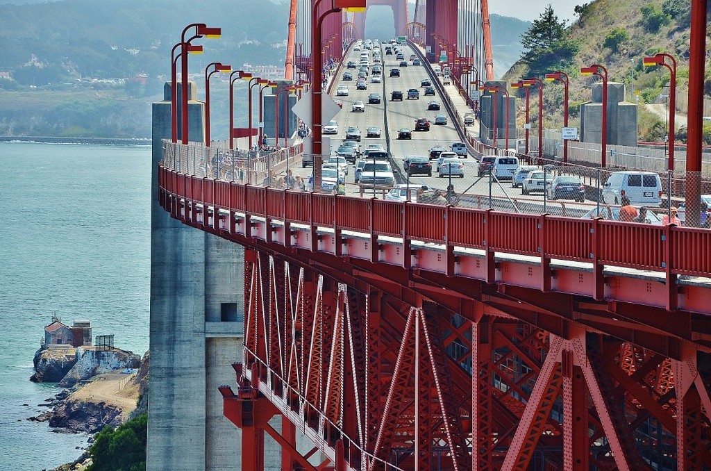 Почему туристу стоит побывать на мосту Золотые Ворота в Сан-Франциско.