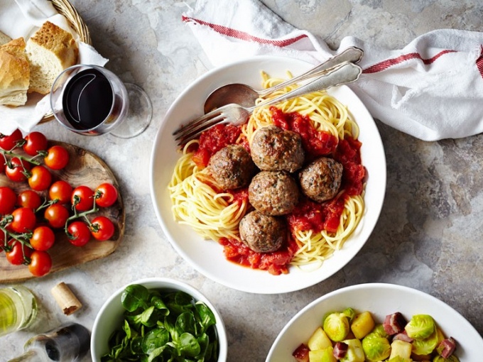 Спагетти с мясными шариками: готовить просто, а результат вас приятно удивит