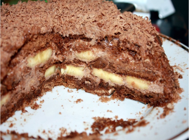 Шоколадно-банановый торт из пряников.