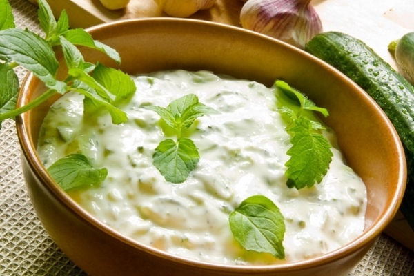 Греческий соус «Цацики» на йогурте.