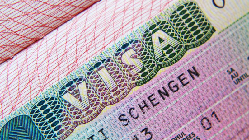 Почему опасно оформлять Шенгенскую визу в фирмах посредниках
