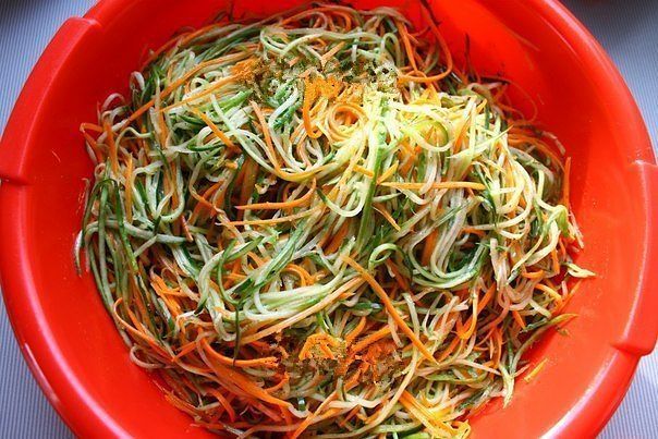 Салат на зиму "Огурцы по-корейски с морковью"