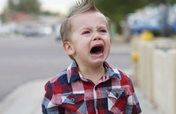 5 причин, почему нельзя оставлять детей плачущими
