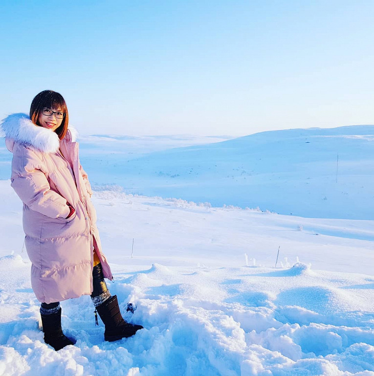 Погода в заполярном мурманской норвежский сайт. Люди зимы. Иностранцы зимой. Фотосессия на Байкале зимой в платье. Одежда для Байкала зимой.