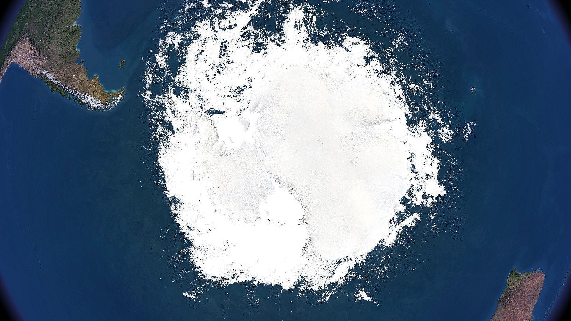 Снимок Антарктиды со спутника