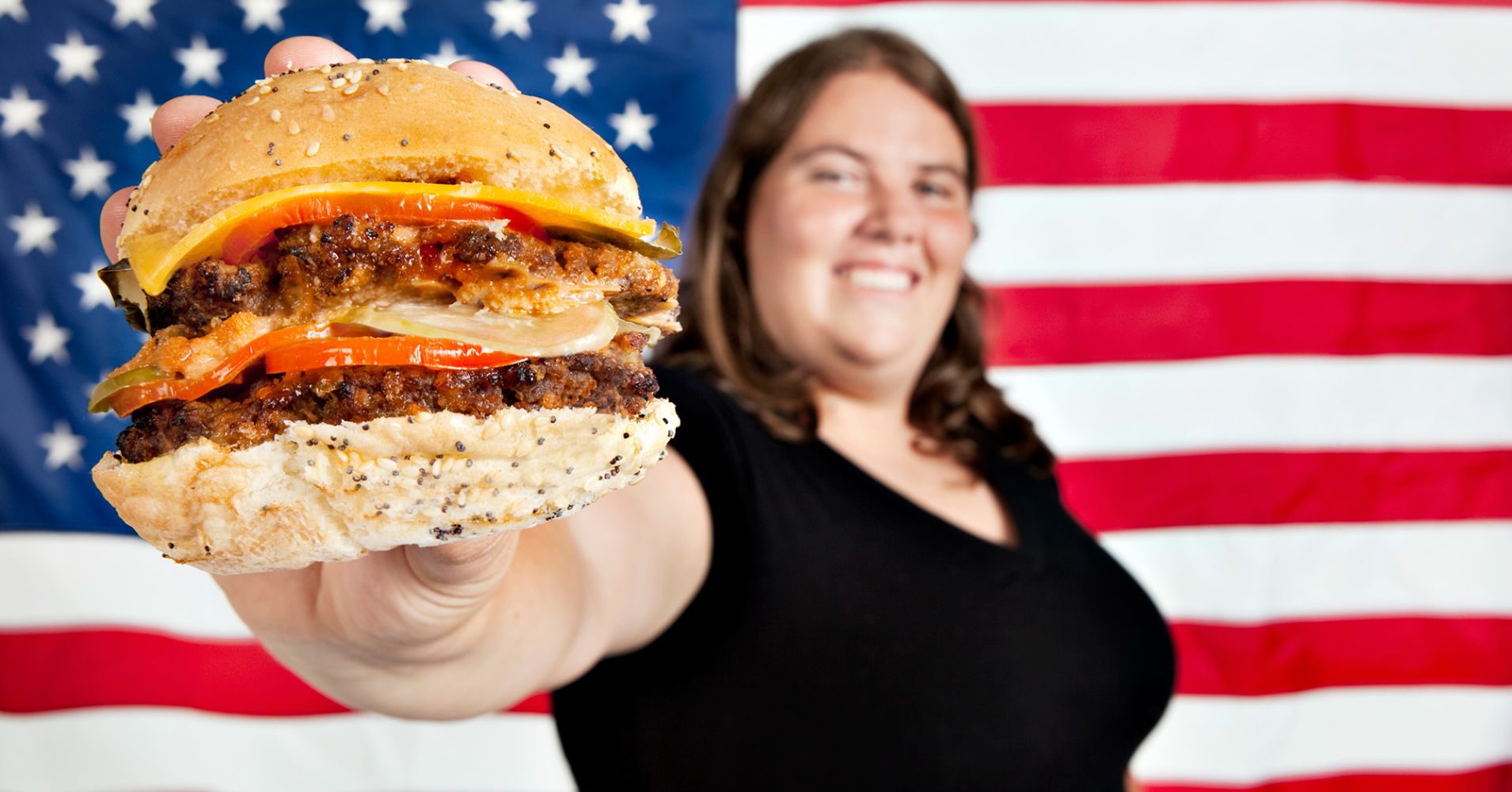 Жирные американцы едят фаст фуд