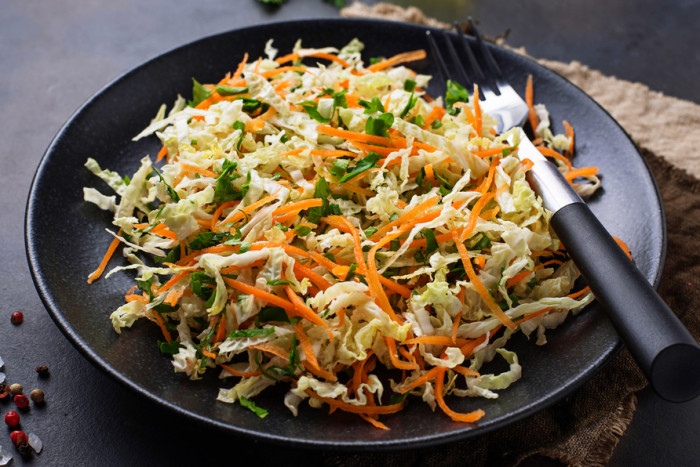 Простой и вкусный салат из пекинской капусты с морковью по-корейски