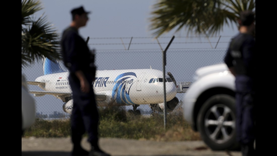 Угонщику египетского самолета вынесли пожизненный приговор