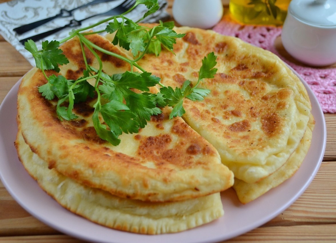Рецепт из творога с сыром на сковороде. Хачапури. Хачапури армянские. Хачапури мчади. Хачапури Имерули.