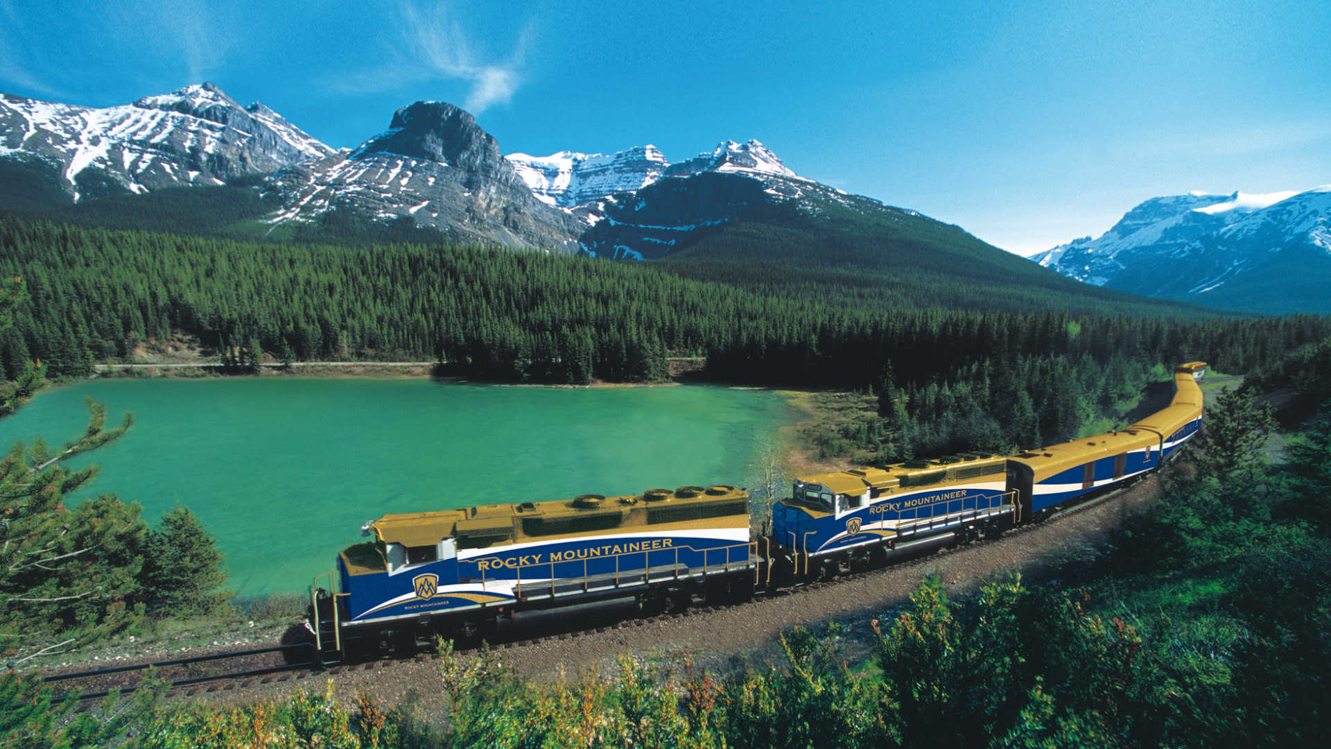 Mountain railway. Rocky Mountaineer (Канада). Rocky Mountaineer поезд. Фломская железная дорога Норвегия. Железнодорожный круиз Rocky Mountaineer.