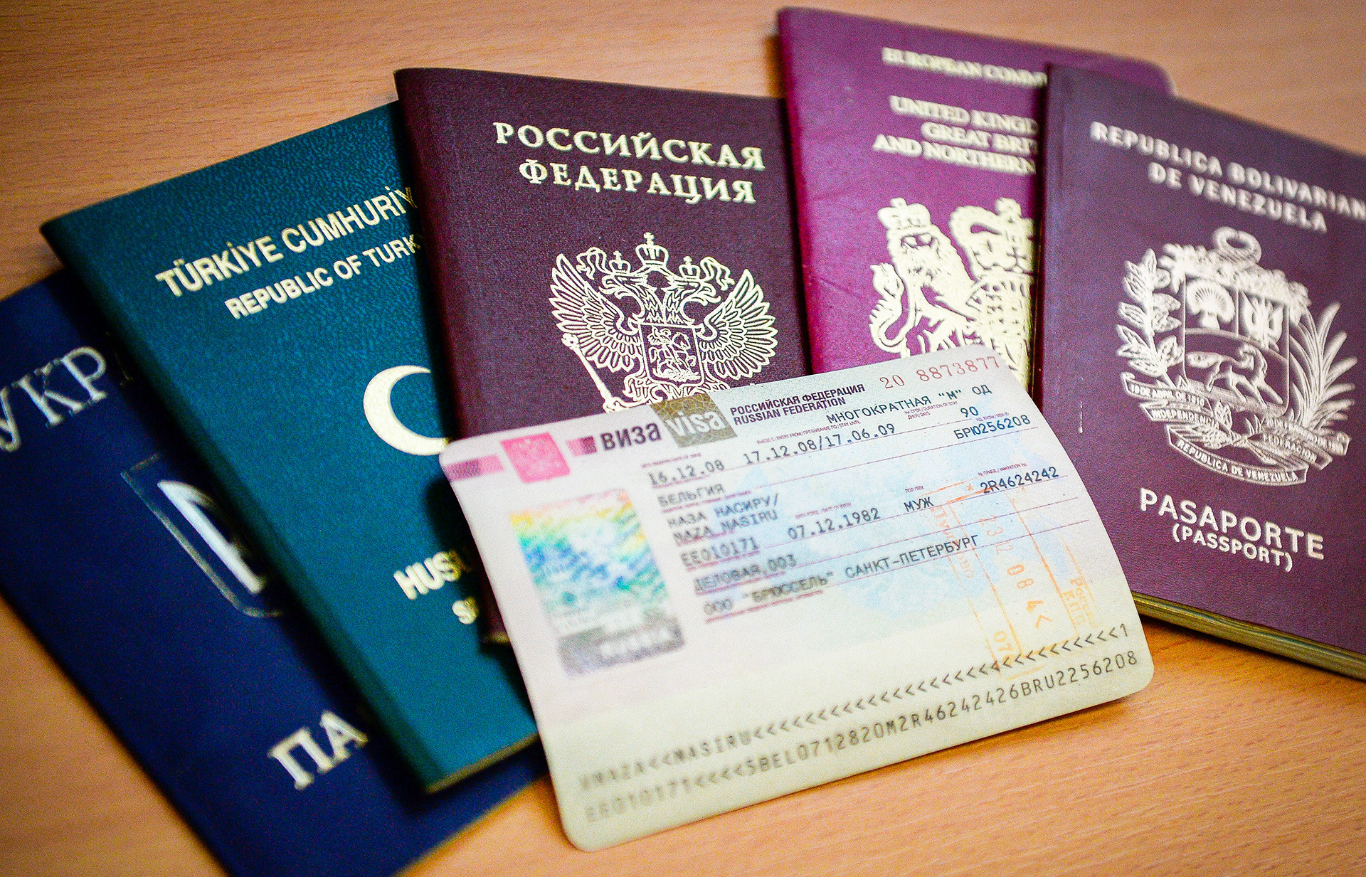 Выездные визы для граждан РФ вводиться пока не будут