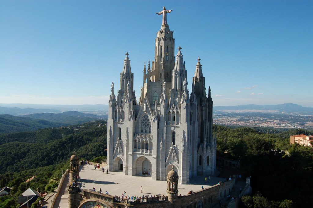 Храм Святого Сердца Иисуса в Барселоне. Почему так назван