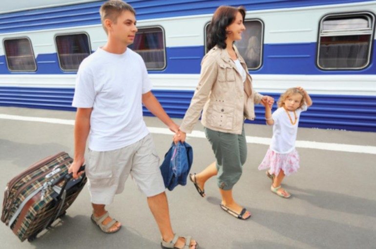 Как путешествовать поездом с комфортом, если у вас маленький ребенок