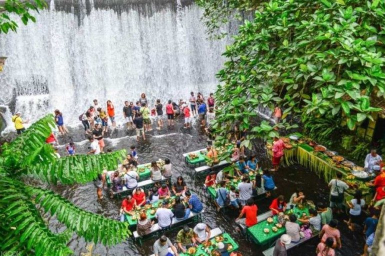 Обед в водопаде: где находится самый необычный ресторан на Филиппинах