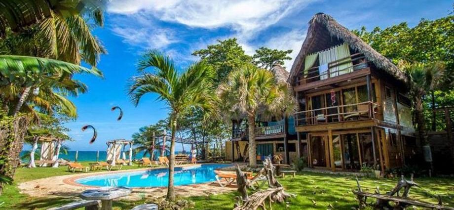 13 отелей продолжают обслуживать туристов в Доминикане