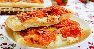 На скорую руку: слоеный пирог с сыром и помидорами