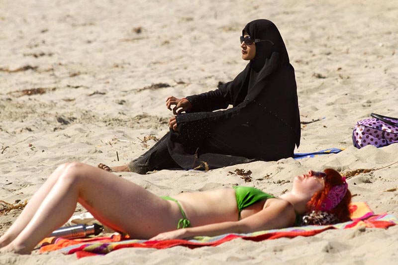 Что надевают мусульманки на пляжах Арабских Эмиратов вместо купальников