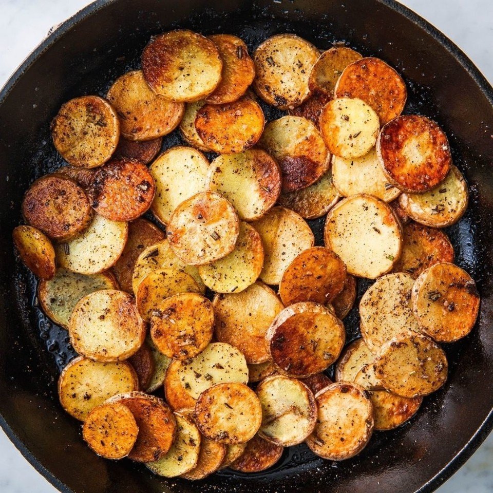 Картофель на сковороде