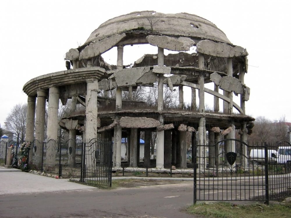Четыре разрушенных войной здания, которые не были восстановлены и стали памятниками