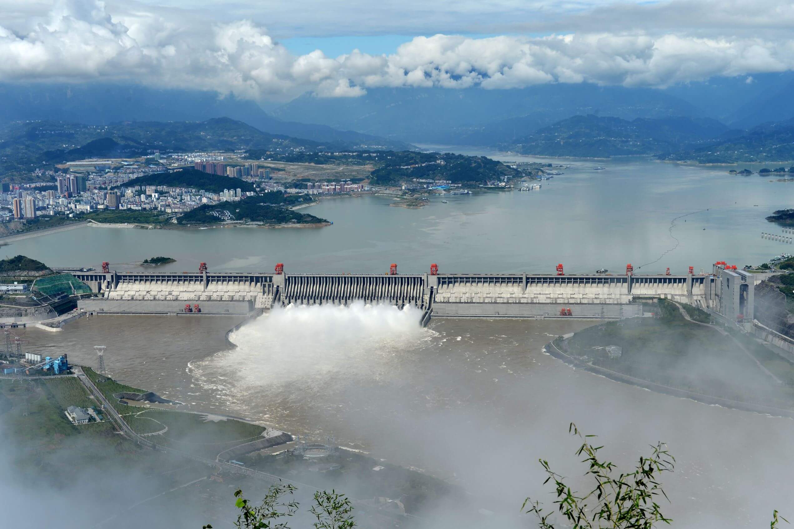 Китайская дамба. Три ущелья ГЭС. ГЭС «три ущелья» («Санься»). Три ущелья ГЭС Янцзы. Санься ГЭС Китай.