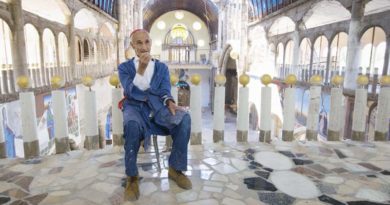 Как испанский монах в одиночку строит храм почти 50 лет