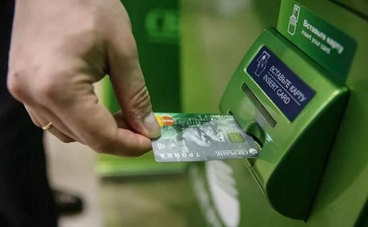Какую банковскую карту стоит брать с собой за границу