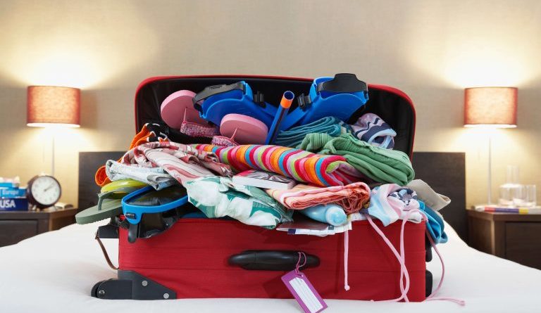 Как правильно заполнить чемодан, отправляясь из лета в зиму и наоборот