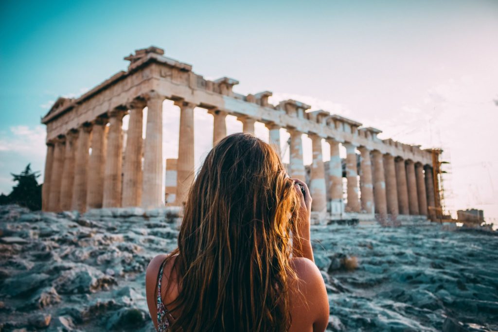Иностранных туристов пустят в Грецию по штрих-коду