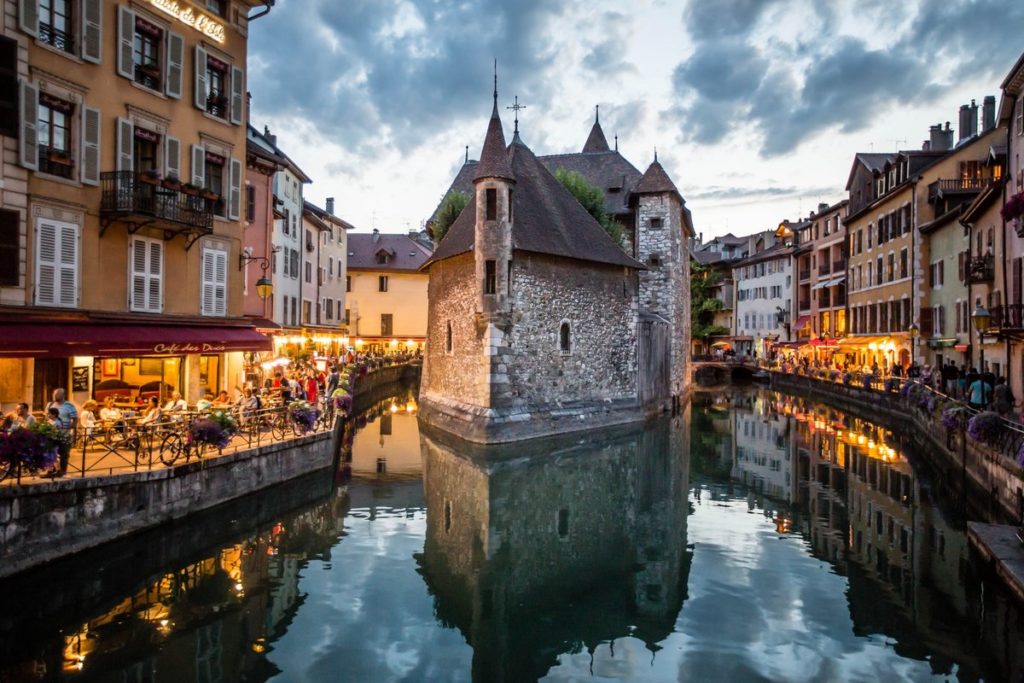 5 красивейших городов Франции, куда редко ступает нога туриста