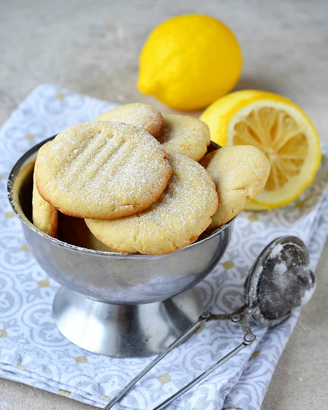 Lemon cookie