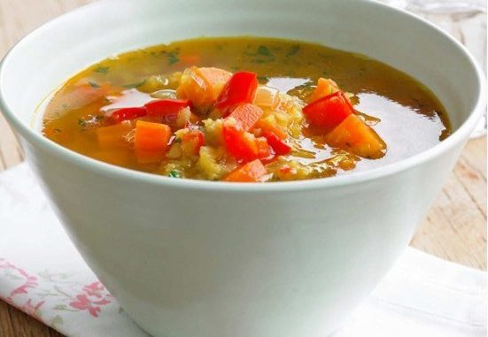 Суп с красным перцем и жареным луком