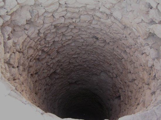 ДРЕВНИЕ КОЛОДЦЫ БЕЗ ВОДЫ.