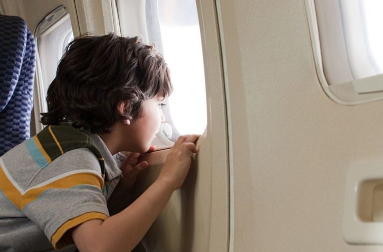 Как подготовить ребенка к полету на самолете