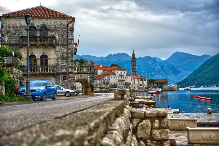 Какие экскурсии стоит посетить в Черногории пожилым людям