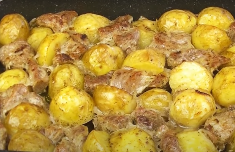 Картофель с мясом в духовке: отличное блюдо к обеду