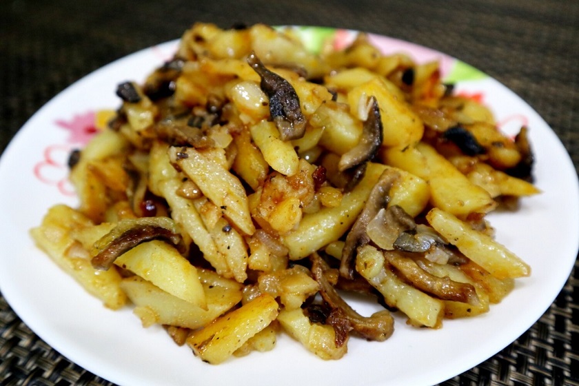 Жареная картошка с грибами: недорого, но безумно вкусно