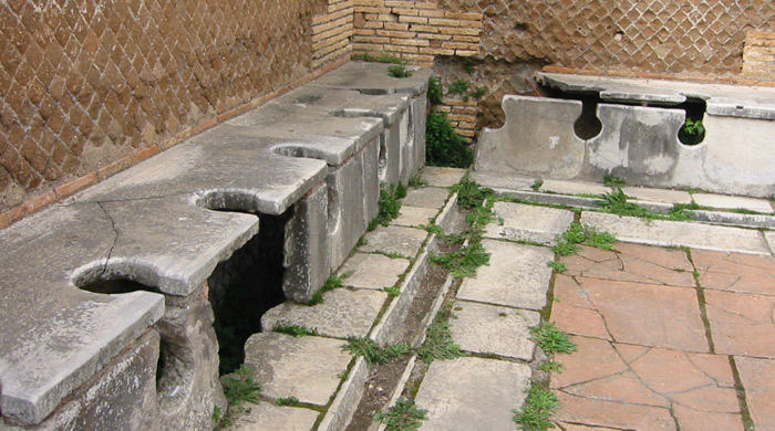 Древнеримские туалеты: совместный досуг или банальная гигиена?