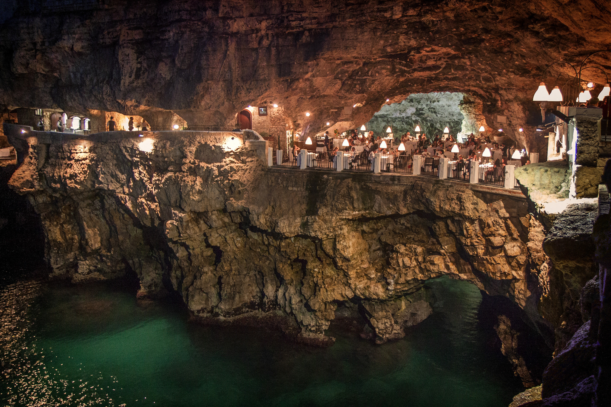Полиньяно а Маре ресторан в пещере