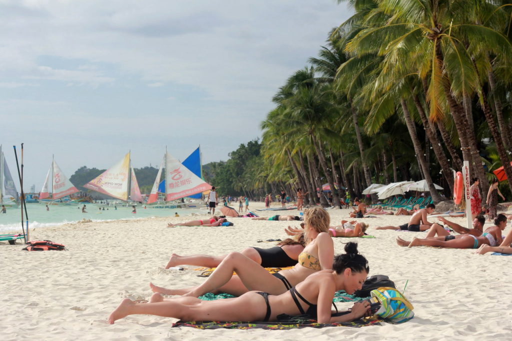 Филиппины открыли остров Боракай для туристов