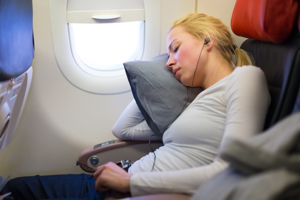 Почему сон в самолёте может испортить ваш слух