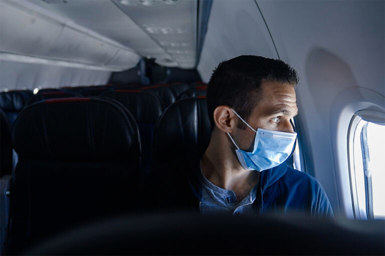 Что спасает от коронавируса в салоне самолета