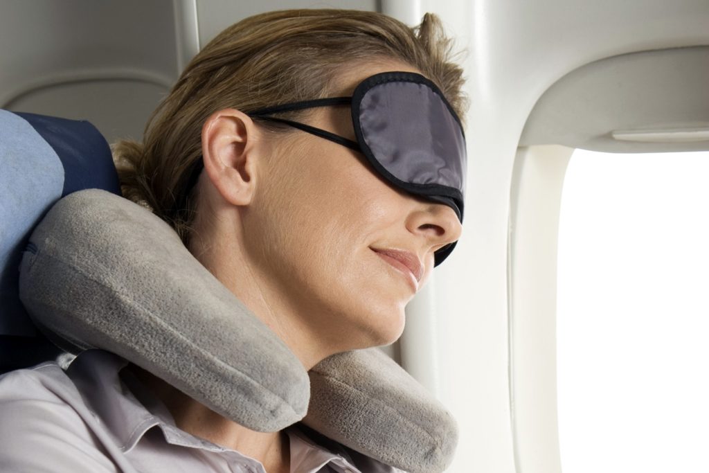 Почему сон в самолёте может испортить ваш слух